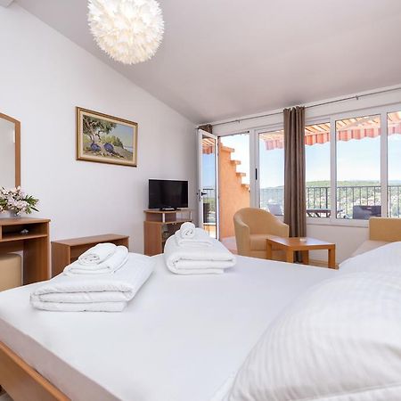 Ferienwohnung Big Blue Jelsa  Exterior foto