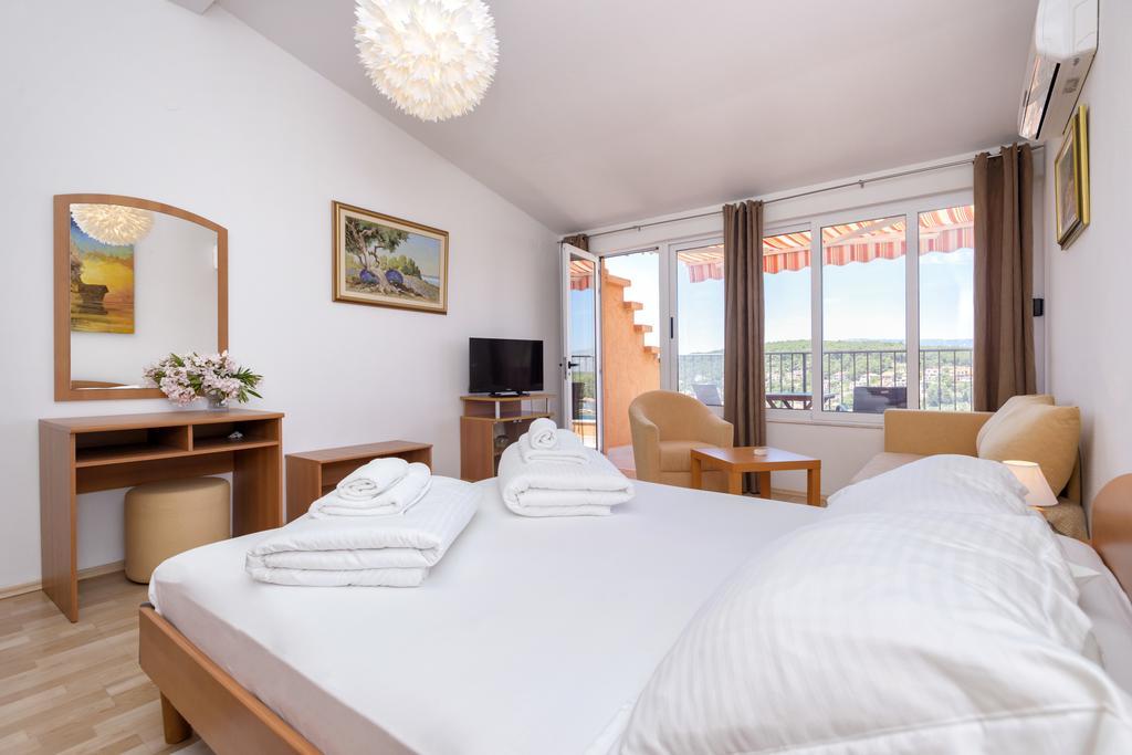 Ferienwohnung Big Blue Jelsa  Exterior foto